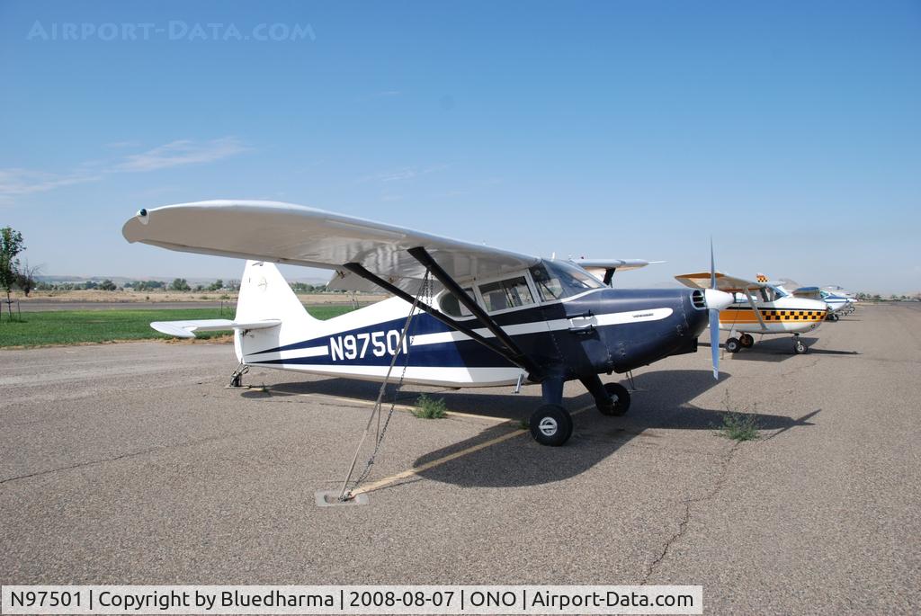 N97501, 1946 Stinson 108 Voyager C/N 108-501, Parked