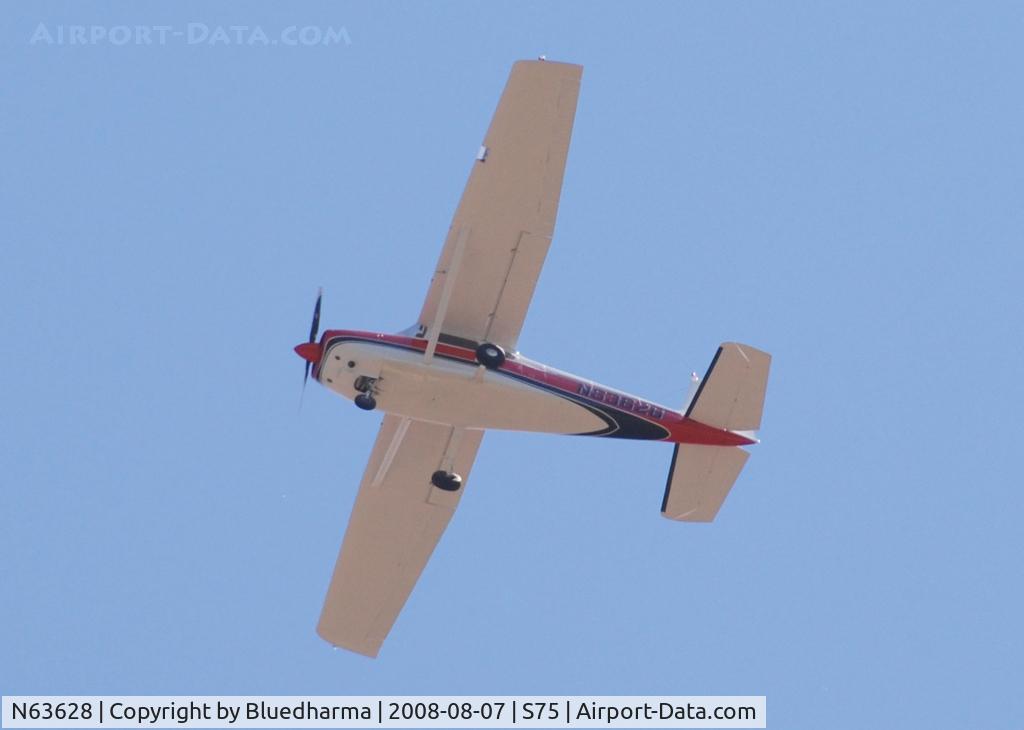 N63628, 1981 Cessna 172P C/N 17275458, On approach to Payette.