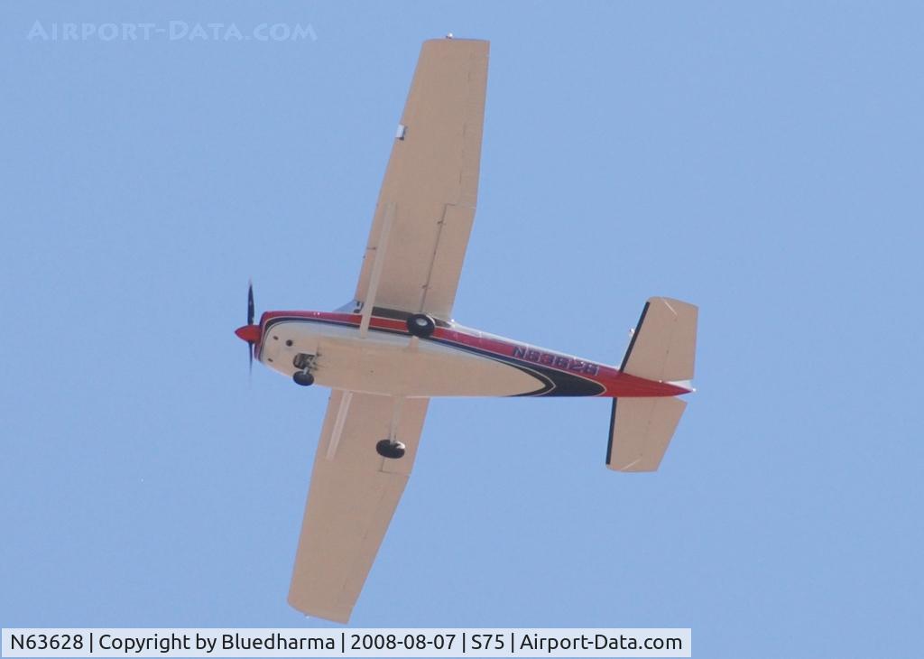 N63628, 1981 Cessna 172P C/N 17275458, On approach to Payette.
