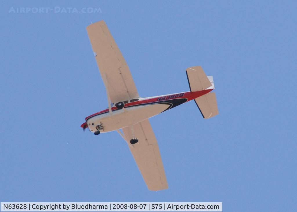 N63628, 1981 Cessna 172P C/N 17275458, On approach to Payette.