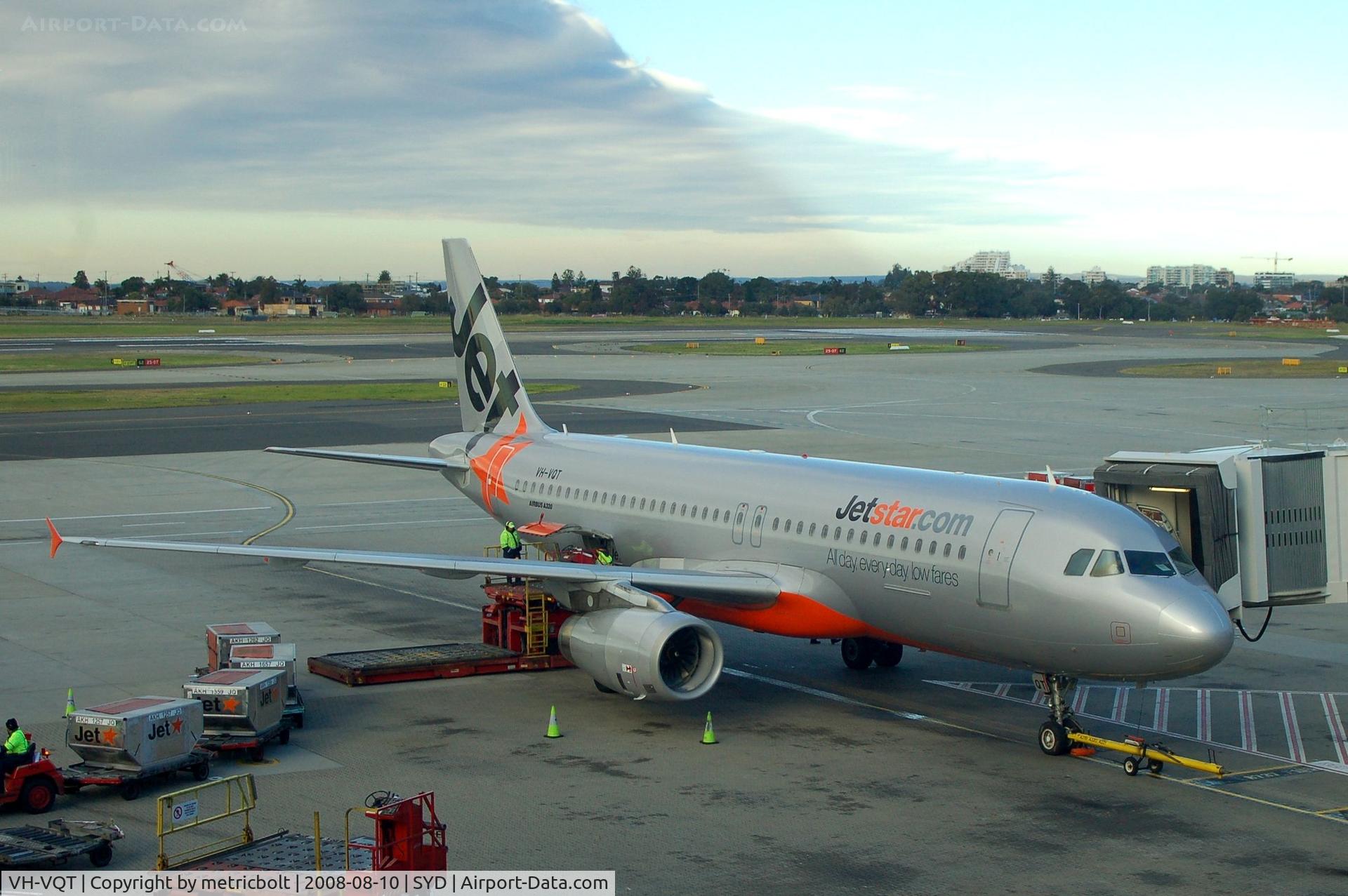 VH-VQT, 2005 Airbus A320-232 C/N 2475, taken at SYD