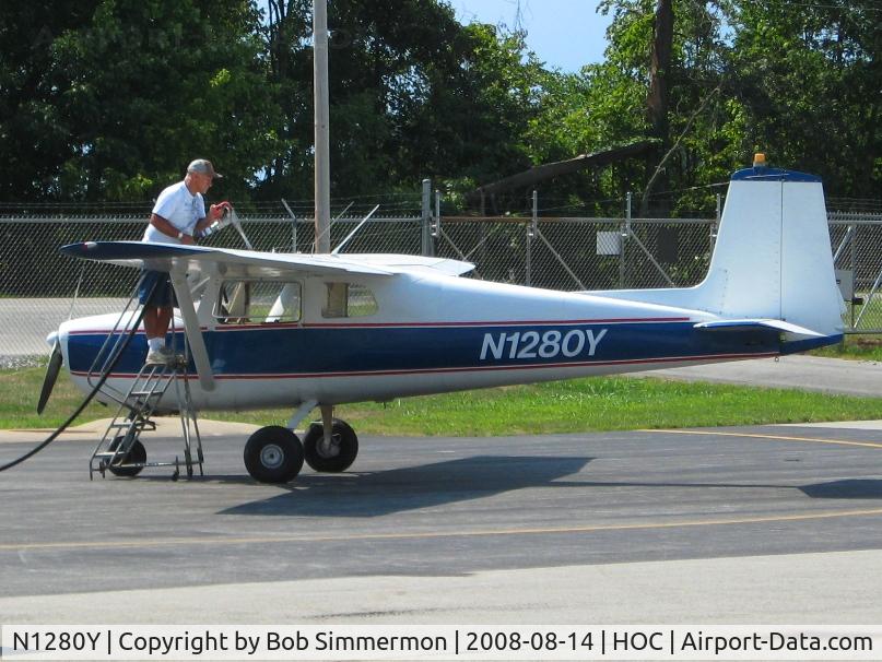 N1280Y, 1962 Cessna 150B C/N 15059680, Fueling at Hillsboro, Ohio