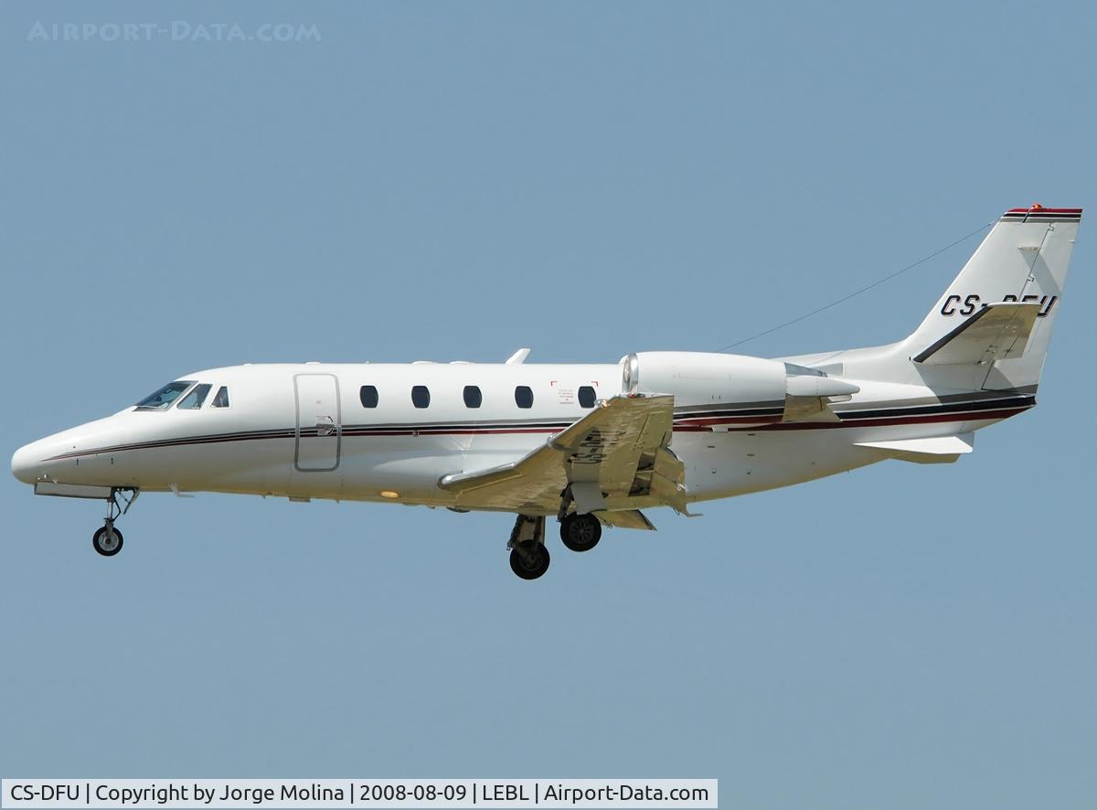 CS-DFU, 2004 Cessna 560XL Citation XLS C/N 560-5520, On short final to RWY 25R.