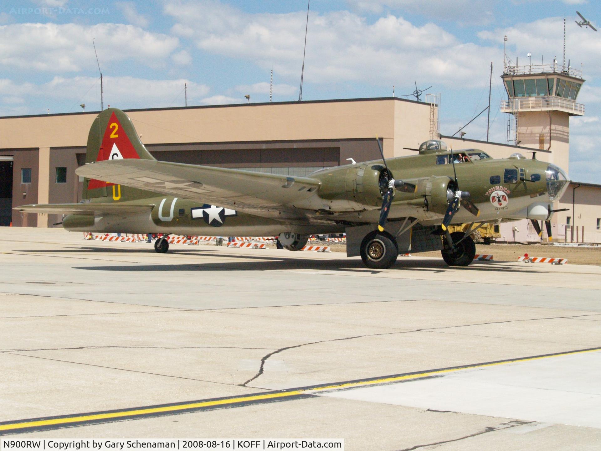N900RW, 1944 Boeing B-17G Flying Fortress C/N 8627, SIDE VIEW OF B17G VERY NICE B-17