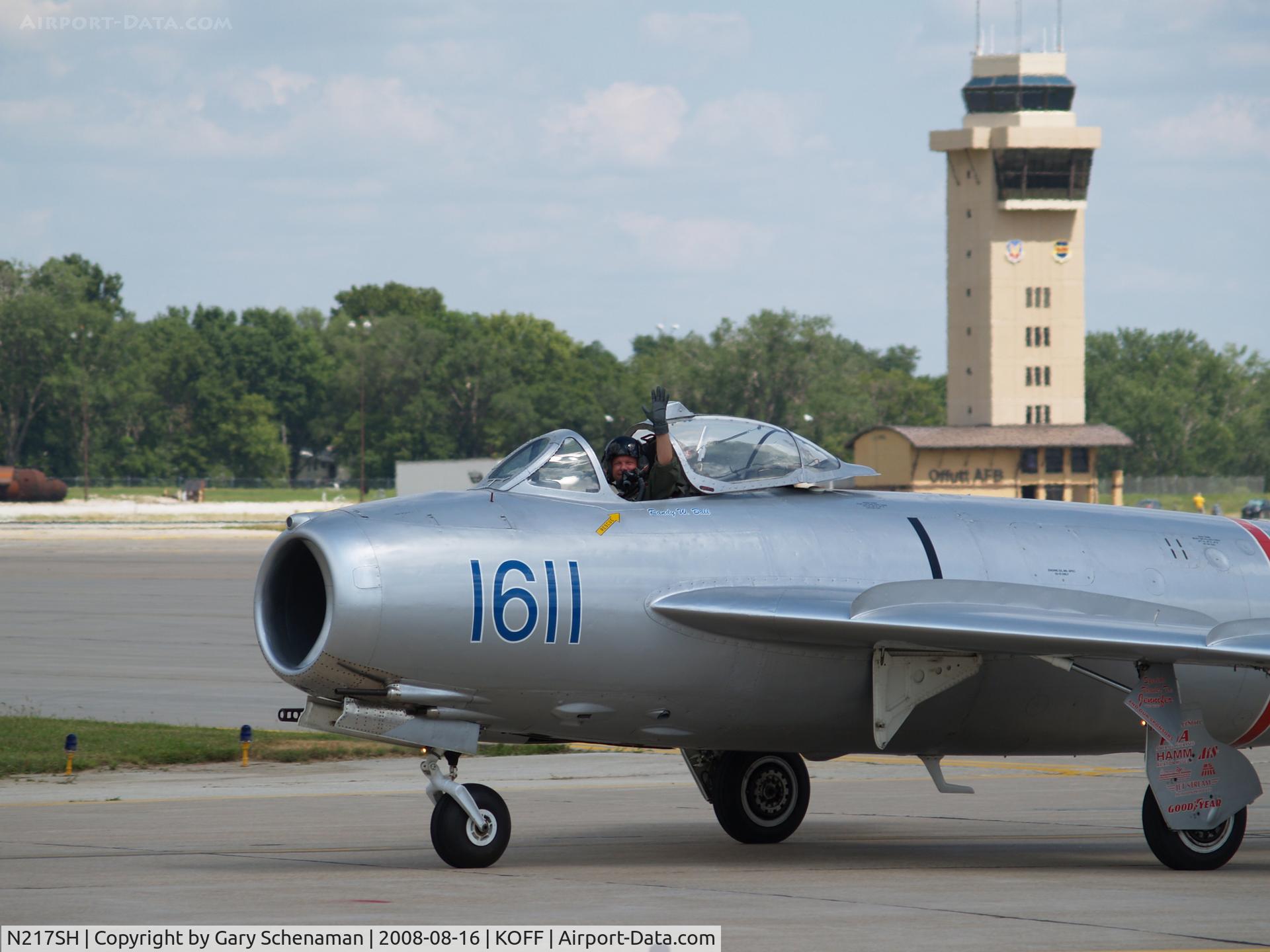 N217SH, 1959 PZL-Mielec Lim-5 (MiG-17F) C/N 1C1611, WAVING TO THE CROWD