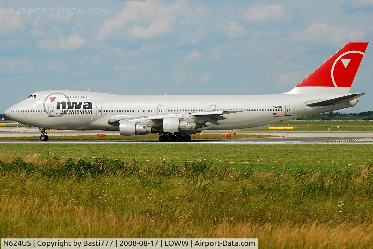 N624US, 1979 Boeing 747-251B C/N 21706, N624US - Old lady in new livery in vienna