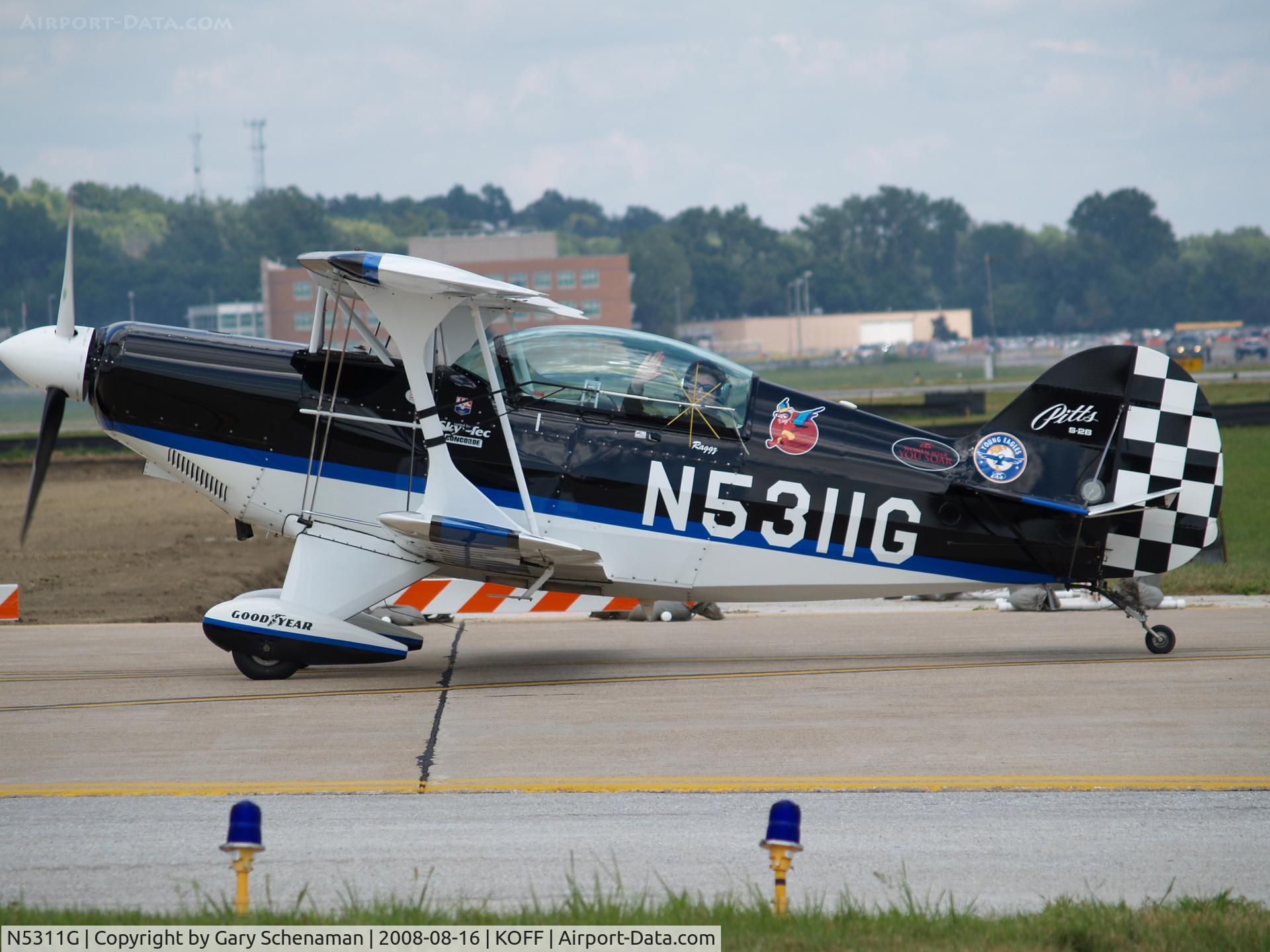 N5311G, 1983 Aerotek Pitts S-2B Special C/N 5013, WAVING TO THE CROWD, I JUST GOT TO THE SHOW WHEN SHE WAS FLYING.
