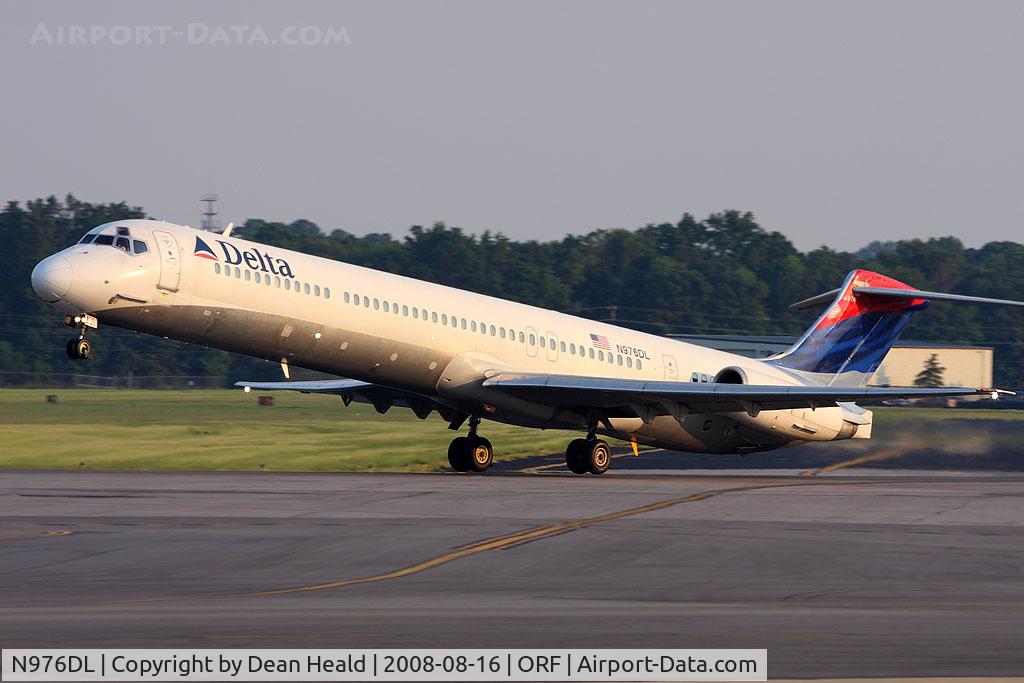 N976DL, 1991 McDonnell Douglas MD-88 C/N 53257, Delta Airlines N976DL (FLT DAL685) departing RWY 5 enroute to Hartsfield-Jackson Atlanta Int'l (KATL).