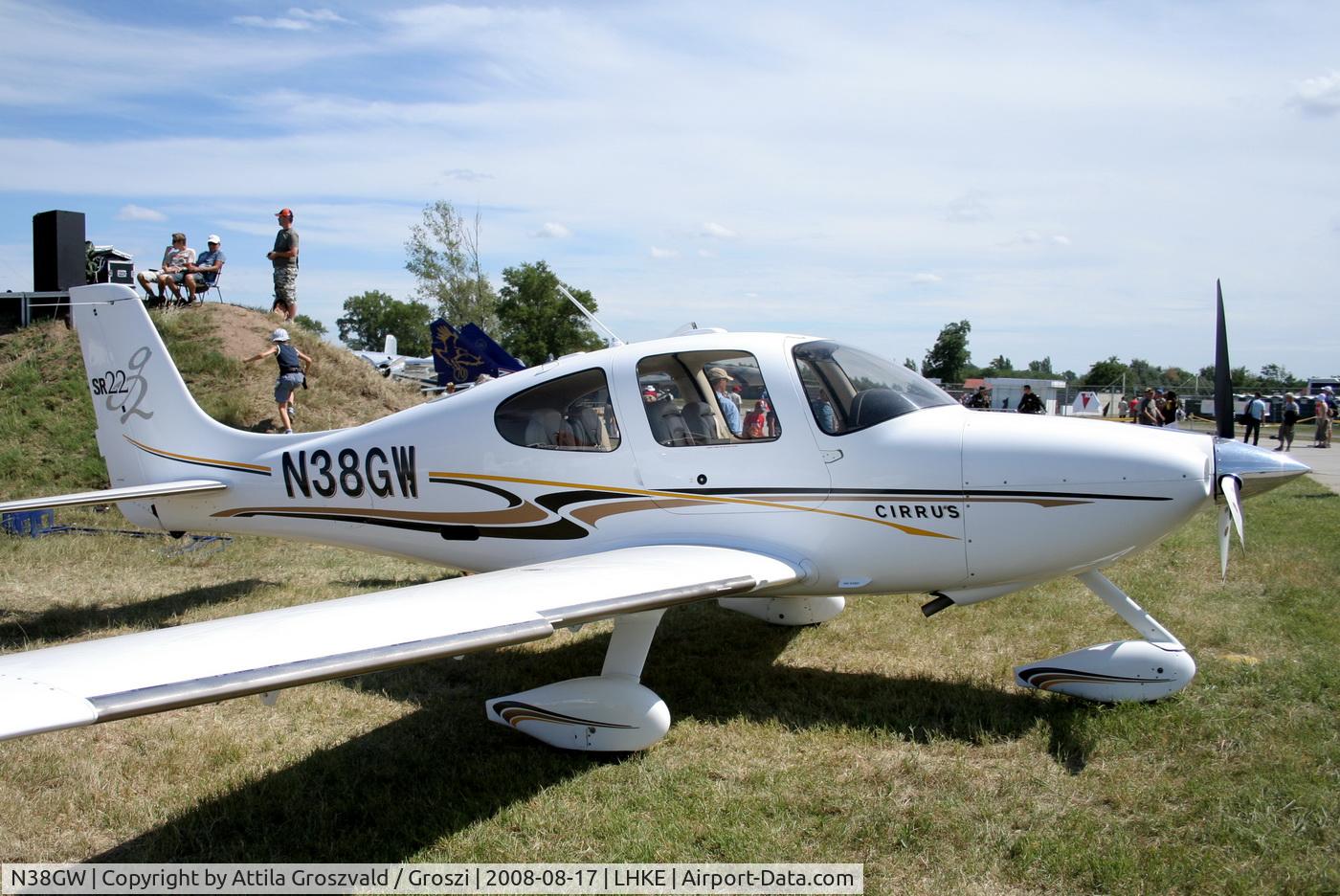 N38GW, 2004 Cirrus SR22 G2 C/N 1015, Kecskemét Air Show / Hungary