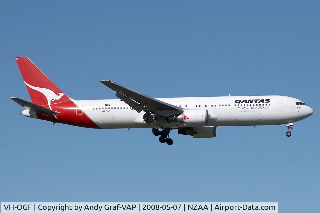 VH-OGF, 1990 Boeing 767-338 C/N 24853, Qantas 767-300