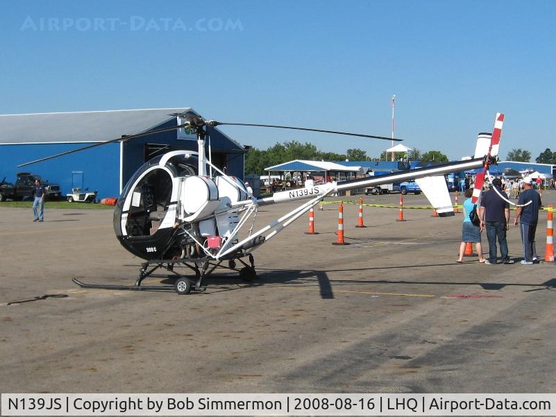 N139JS, 1995 Schweizer 269C C/N S1704, On the ramp at Lancaster, Ohio