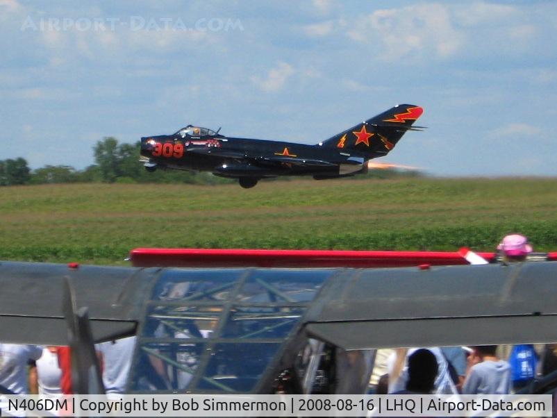 N406DM, 1957 Mikoyan-Gurevich MiG-17T C/N 0613, Performing at the Wings of Victory airshow - Lancaster, Ohio