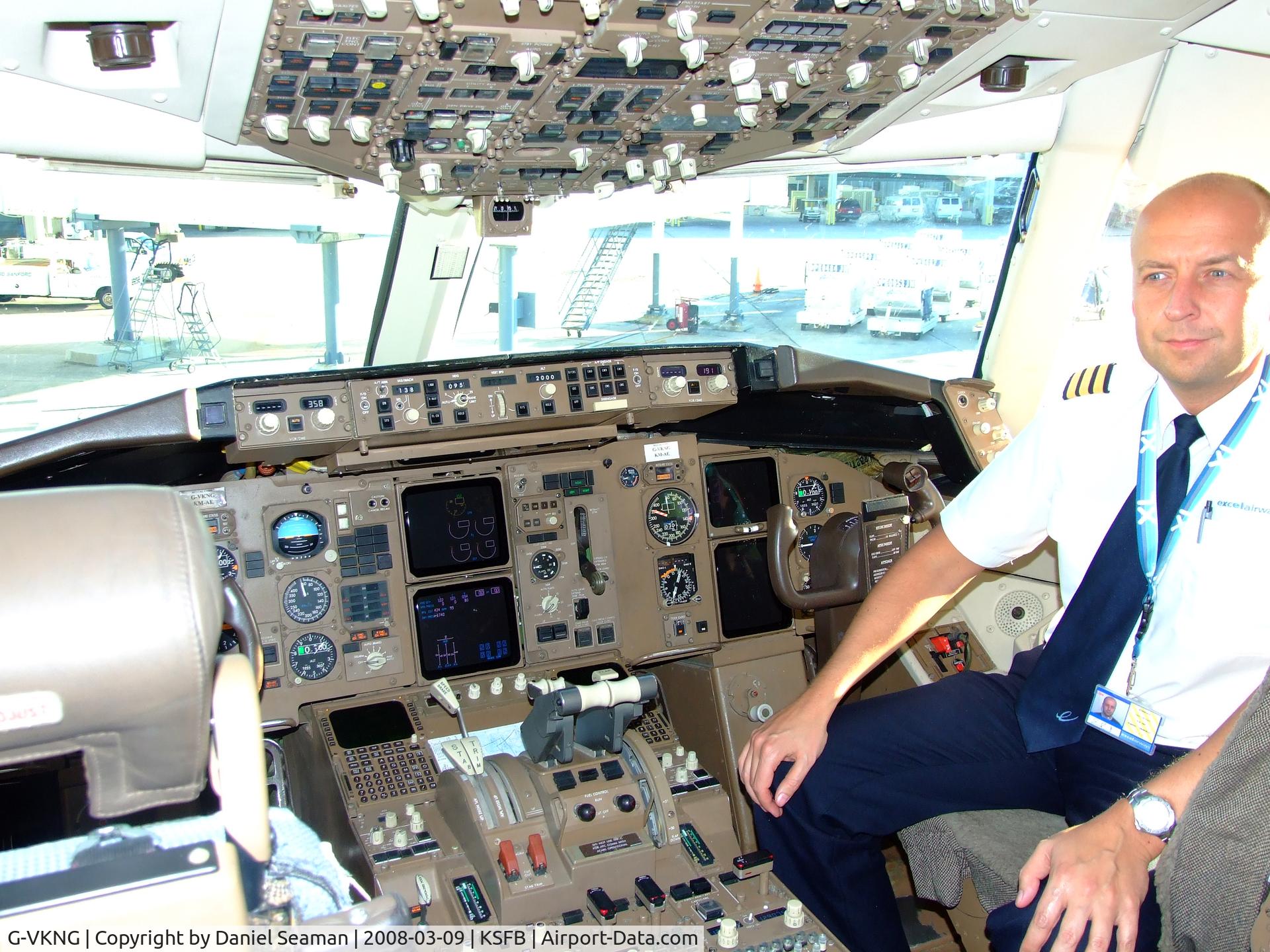 G-VKNG, 1987 Boeing 767-3T9 C/N 23765, b767 cockpit
