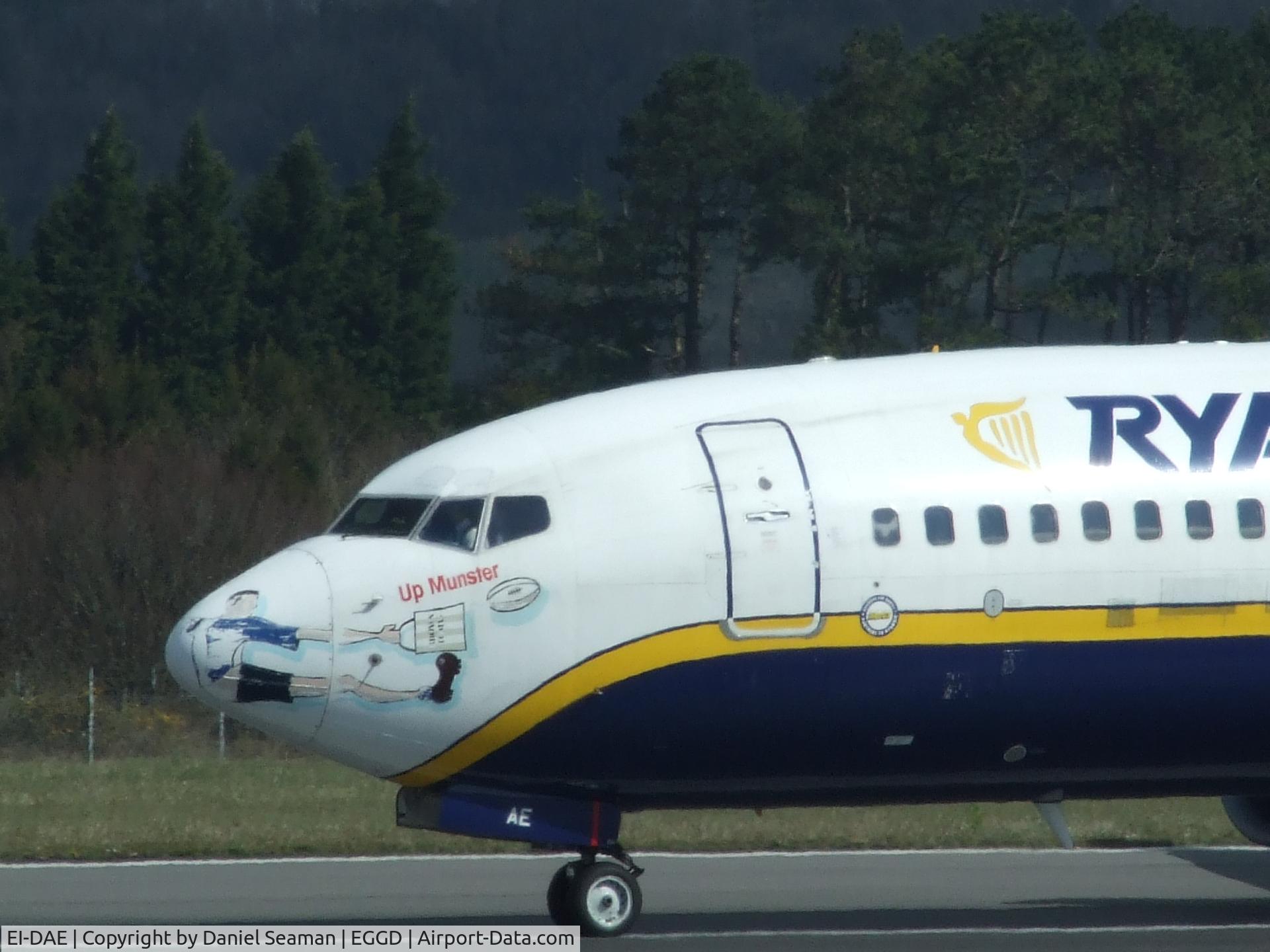 EI-DAE, 2002 Boeing 737-8AS C/N 33545, the paint peeling off