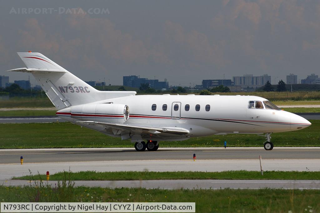 N793RC, 2001 Raytheon Hawker 800XP C/N 258560, Taxing for take off
