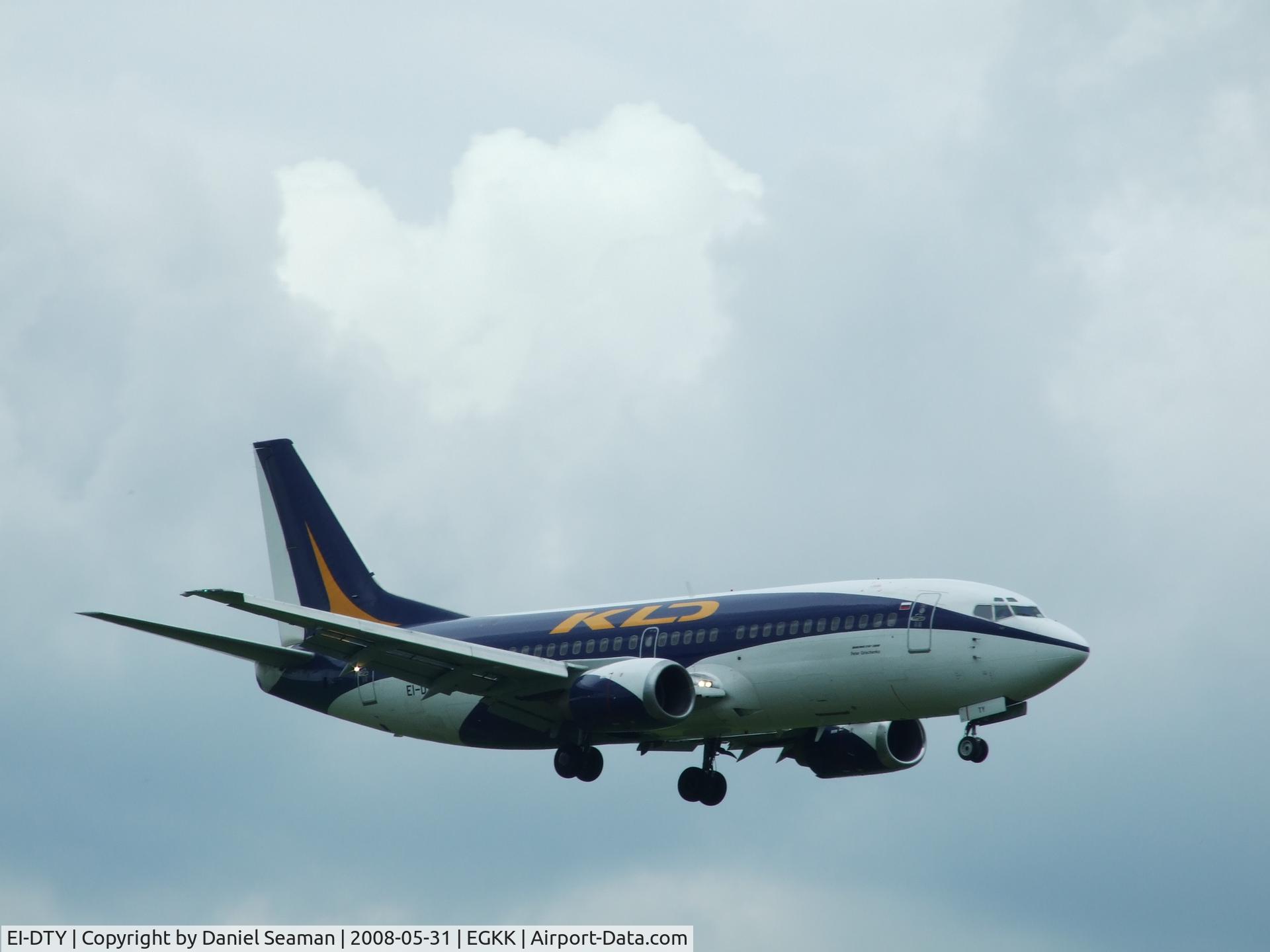 EI-DTY, 2005 Boeing 737-3M8 C/N 25017, landing 08r