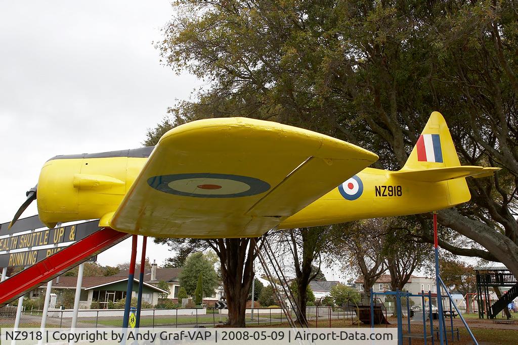 NZ918, North American AT-6 Harvard II C/N 66-2711, New Zealand - Airforce North American AT-6