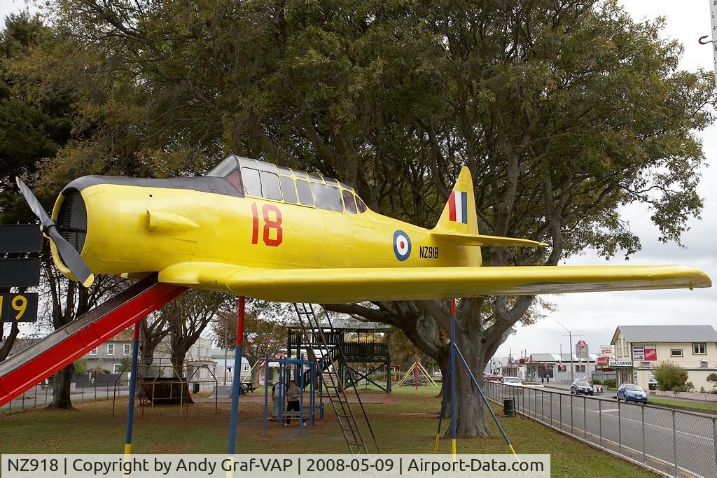 NZ918, North American AT-6 Harvard II C/N 66-2711, New Zealand - Airforce North American AT-6