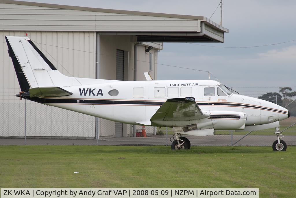 ZK-WKA, 1976 Beech 65-B80 Queen Air C/N LD-506, Port Hutt Air B65