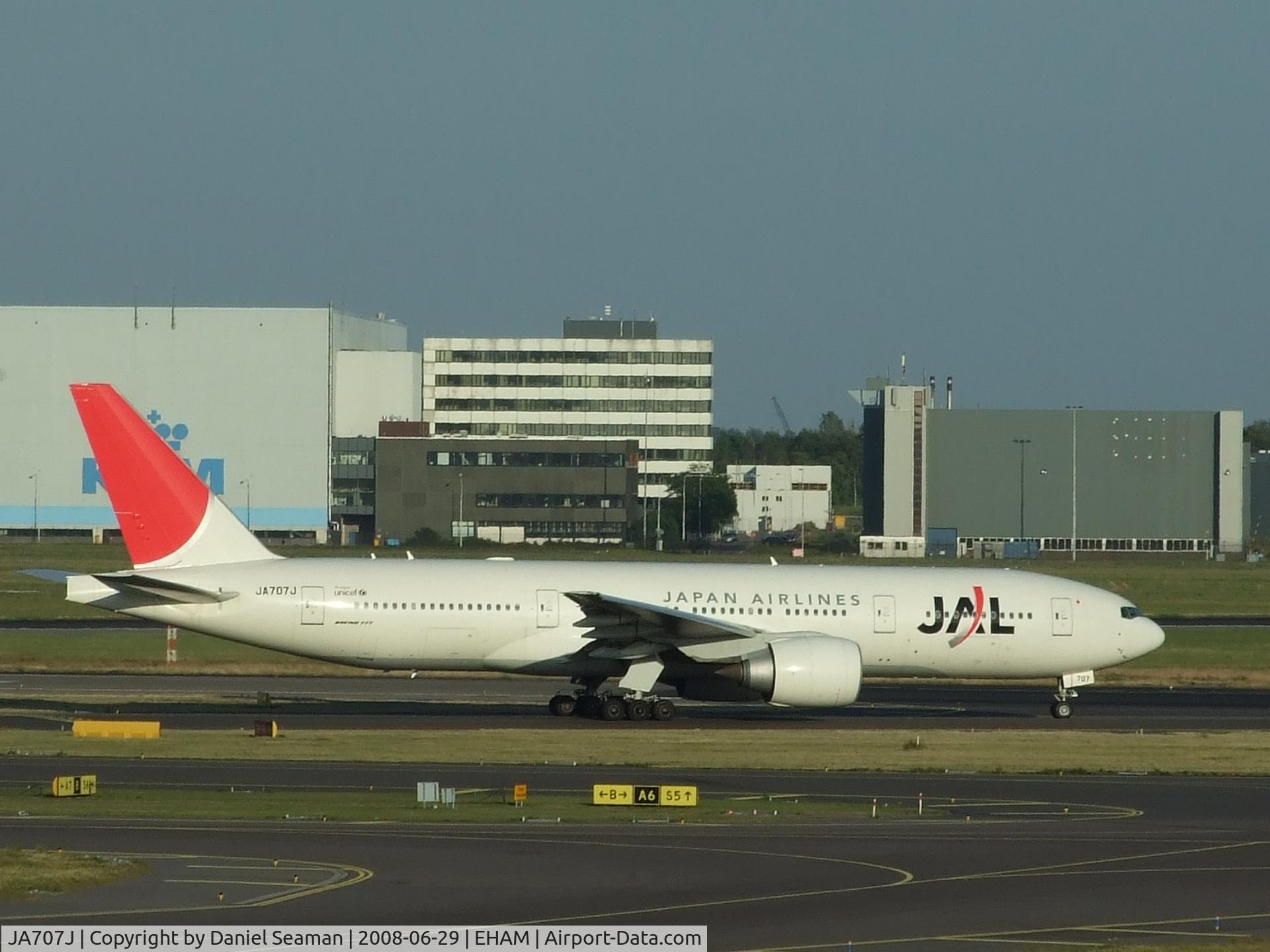 JA707J, 2004 Boeing 777-246/ER C/N 32894, taxing for takeoff