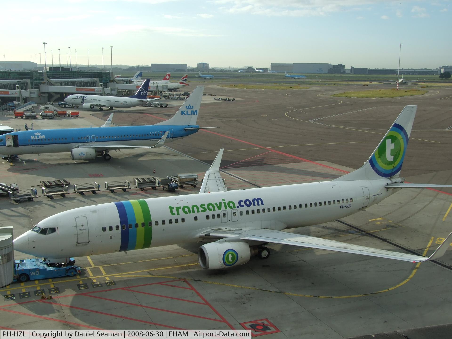 PH-HZL, 2001 Boeing 737-8K2 C/N 30391, push back.