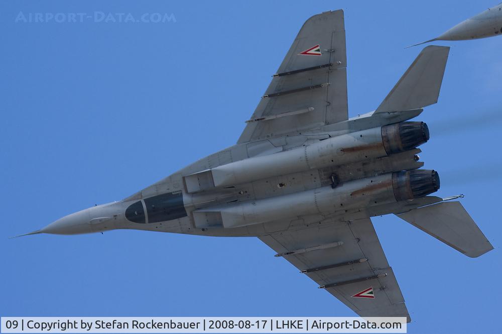 09, Mikoyan-Gurevich MiG-29B C/N 2960535157/4602, MIG 29