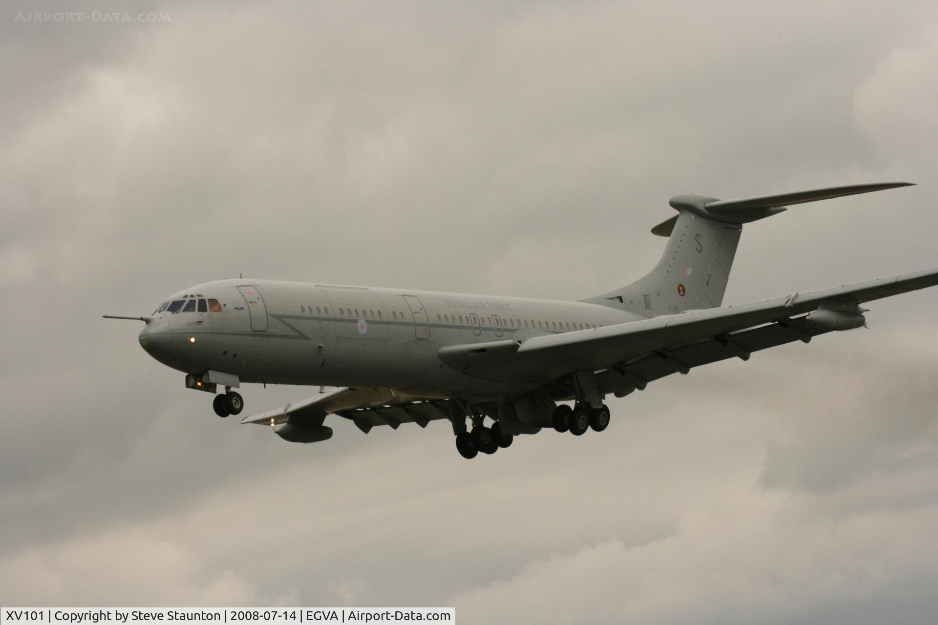 XV101, 1967 Vickers VC10 C.1K C/N 831, Taken at the Royal International Air Tattoo 2008 during arrivals and departures (show days cancelled due to bad weather)
