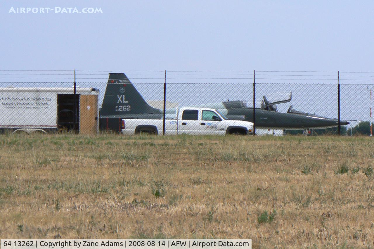 64-13262, 1964 Northrop T-38C Talon C/N N.5691, USAF T-38 at Alliance west ramp - with Sheppard AFB maintainence trailer.