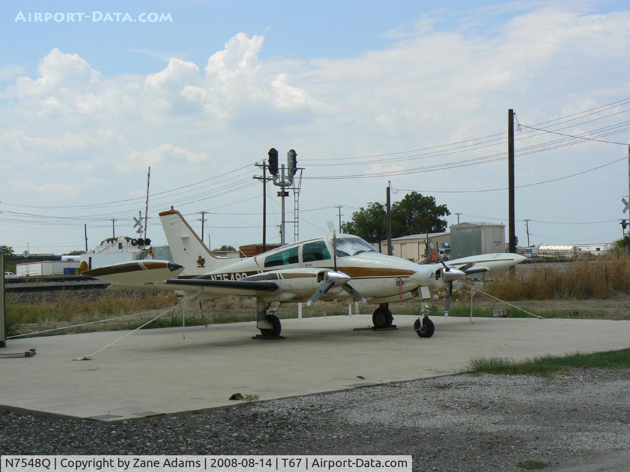 N7548Q, 1970 Cessna 310Q C/N 310Q0048, At Hicks Field