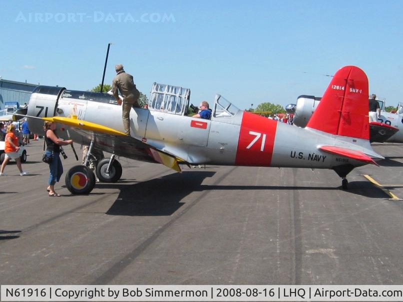 N61916, 1942 Vultee SNV-1 (BT-13A) Valiant C/N 7041, Performing at the Wings of Victory airshow - Lancaster, Ohio