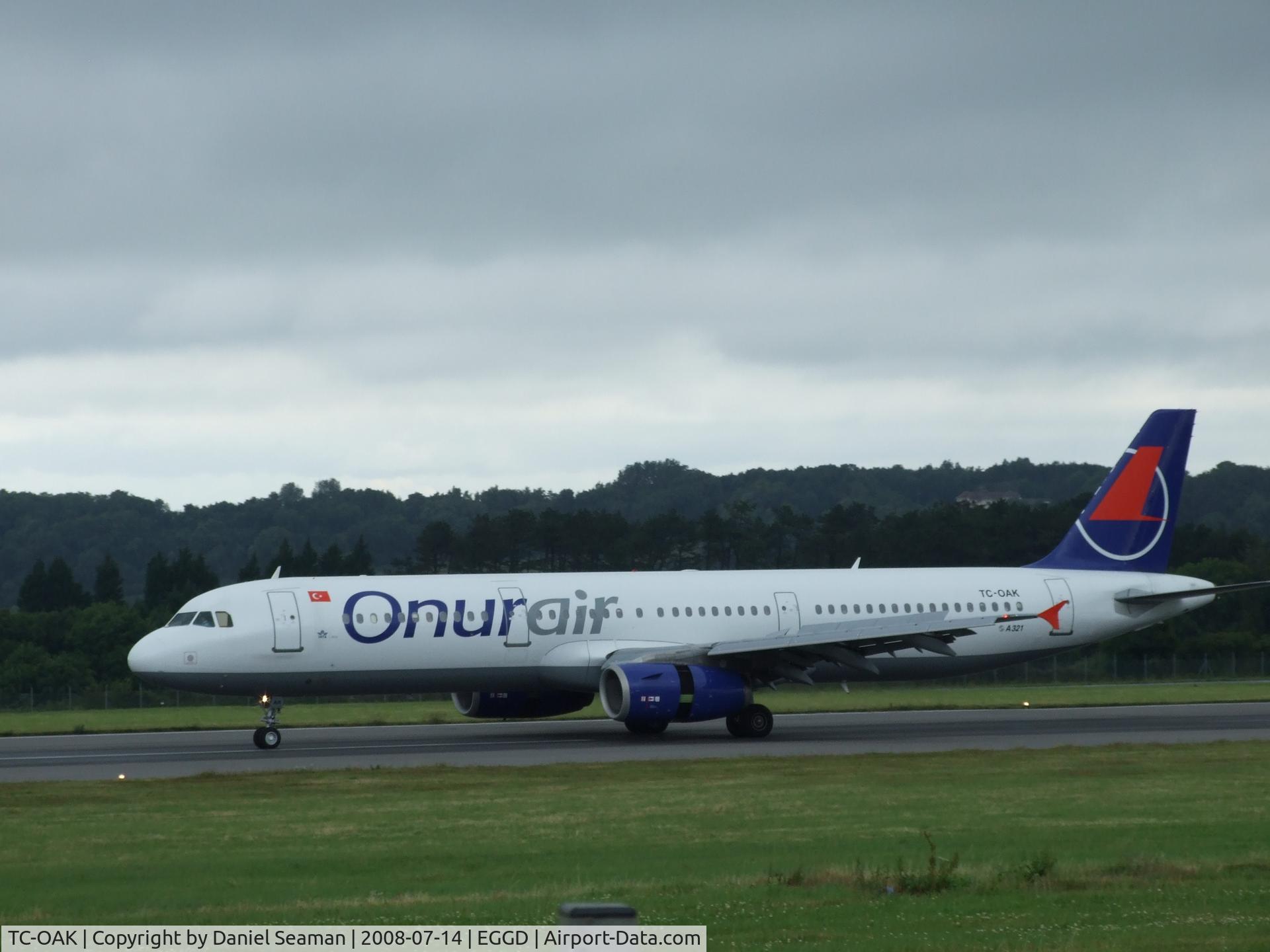 TC-OAK, 1999 Airbus A321-231 C/N 954, slowing runway 27