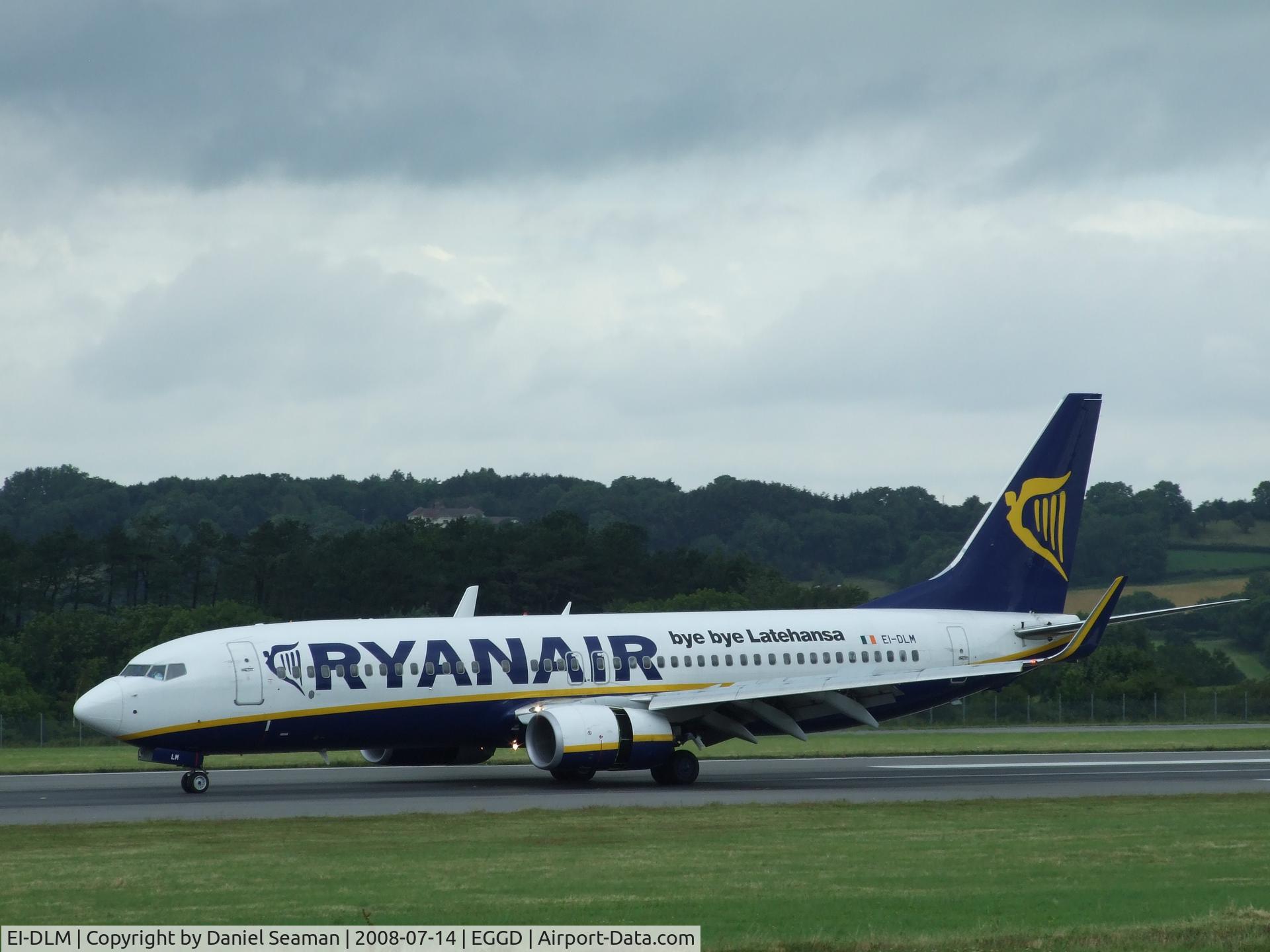 EI-DLM, 2006 Boeing 737-8AS C/N 33594, slowing runway 27