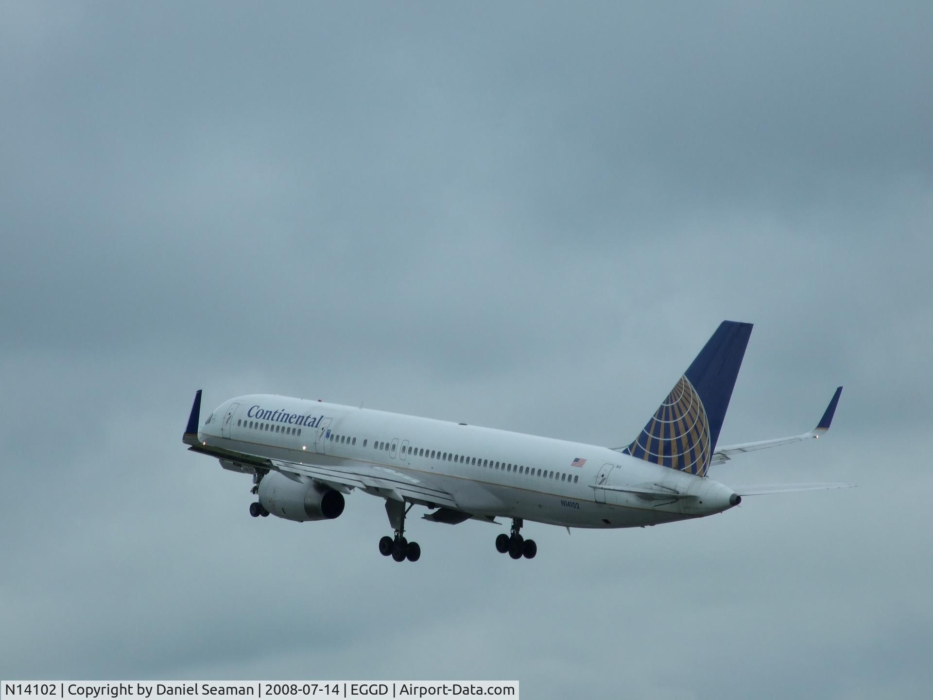 N14102, 1994 Boeing 757-224 C/N 27292, taking of runway 27