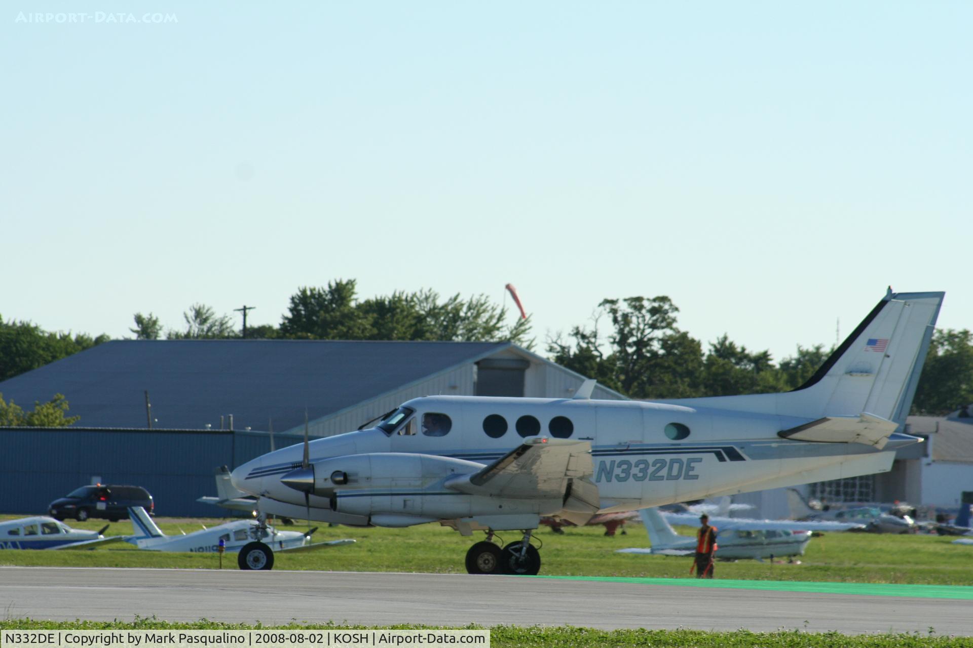 N332DE, 1975 Beech C90 King Air C/N LJ-674, Beech C90