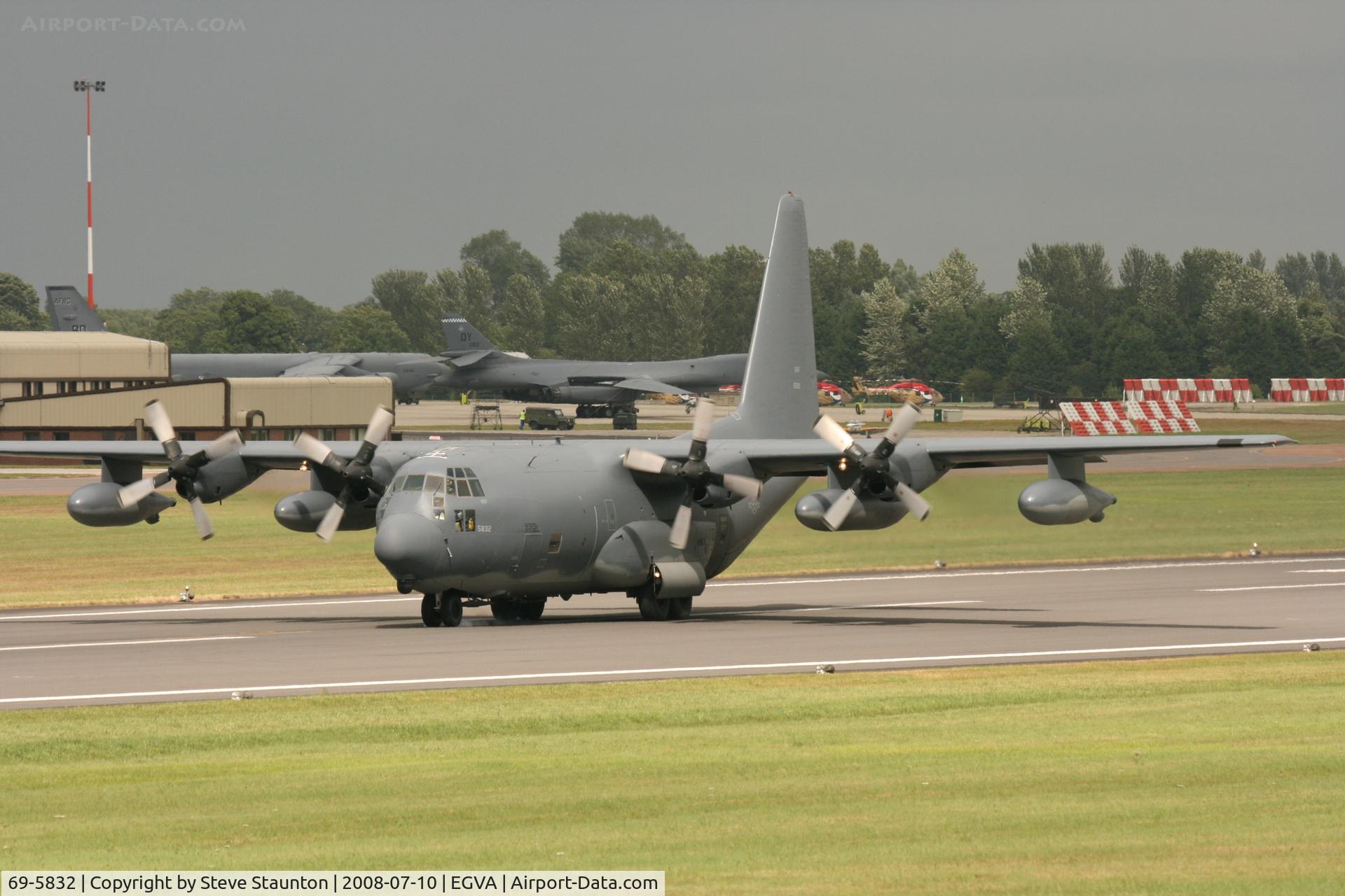 69-5832, 1970 Lockheed MC-130P Combat Shadow C/N 382-4381, Taken at the Royal International Air Tattoo 2008 during arrivals and departures (show days cancelled due to bad weather)