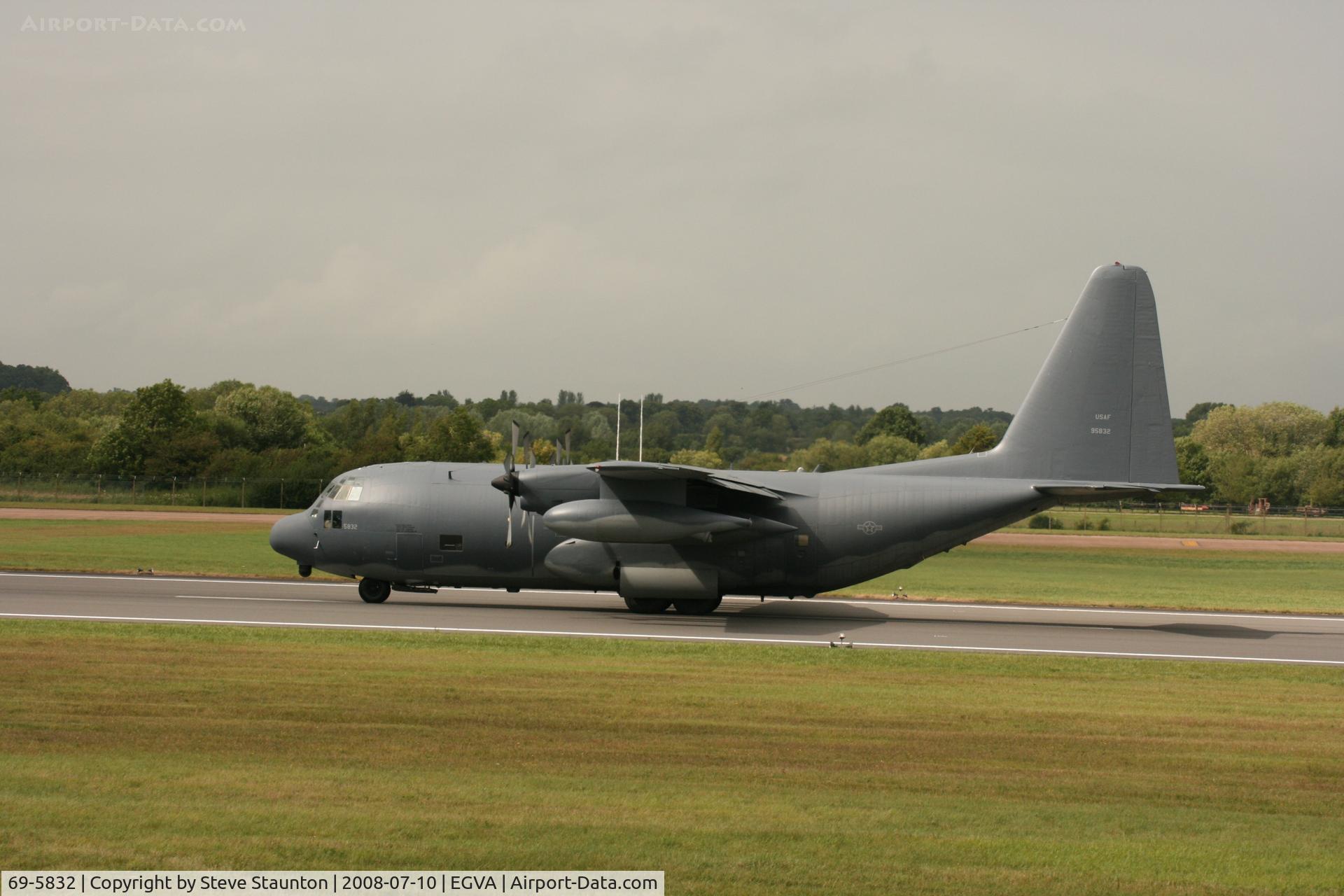 69-5832, 1970 Lockheed MC-130P Combat Shadow C/N 382-4381, Taken at the Royal International Air Tattoo 2008 during arrivals and departures (show days cancelled due to bad weather)