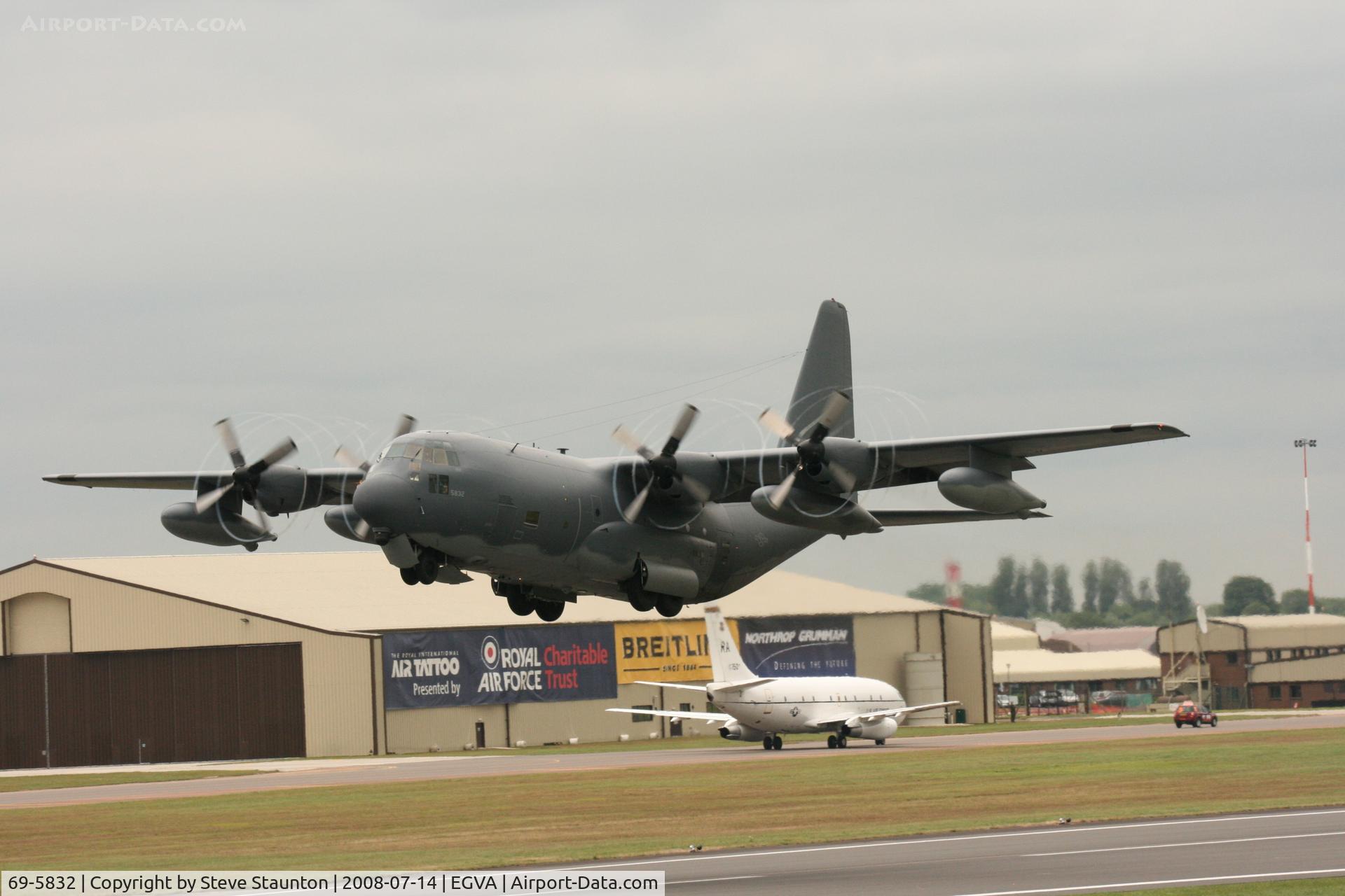 69-5832, 1970 Lockheed MC-130P Combat Shadow C/N 382-4381, Taken at the Royal International Air Tattoo 2008 during arrivals and departures (show days cancelled due to bad weather)