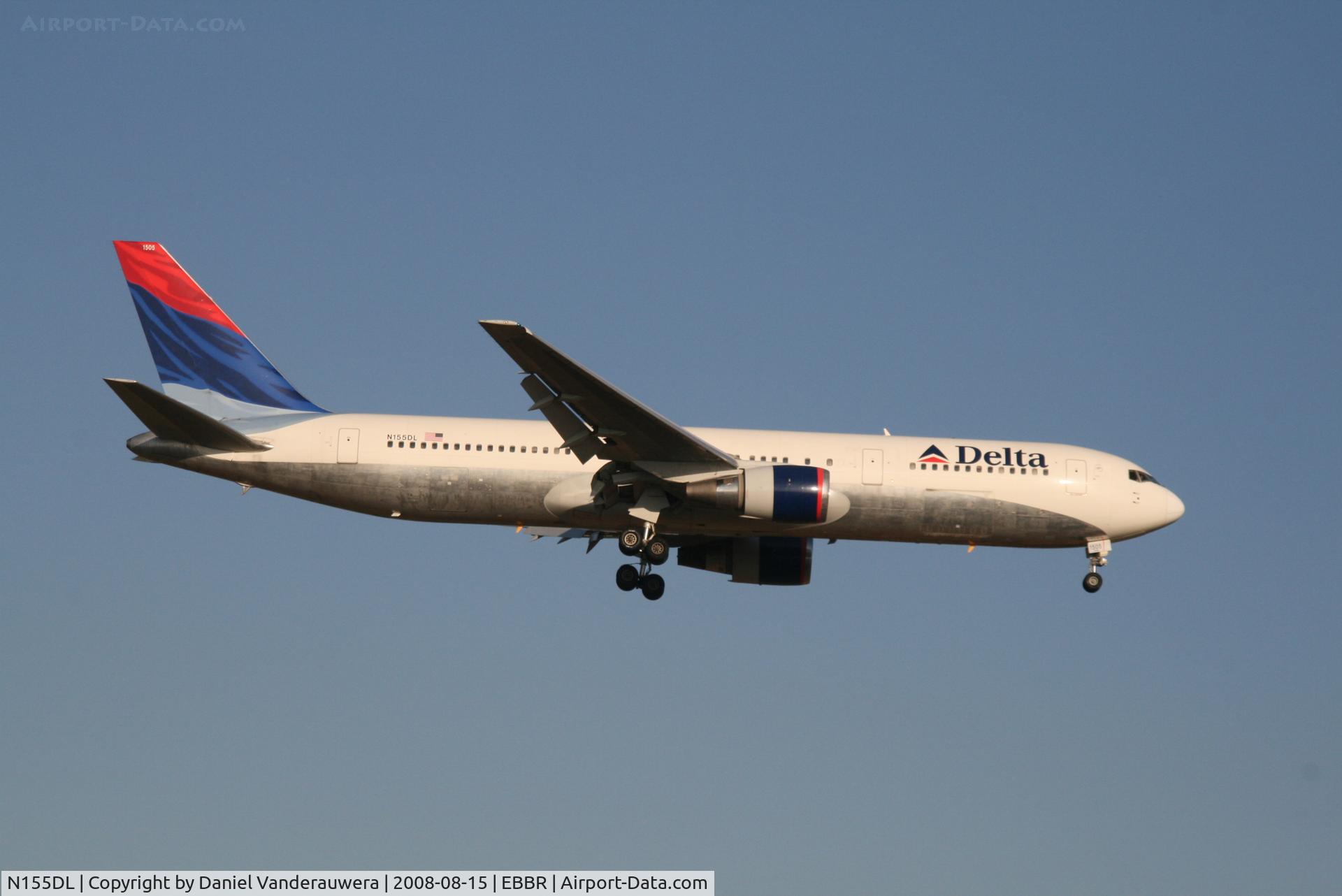 N155DL, 1991 Boeing 767-3P6 C/N 25269, arrival of flight DL124 to rwy 02