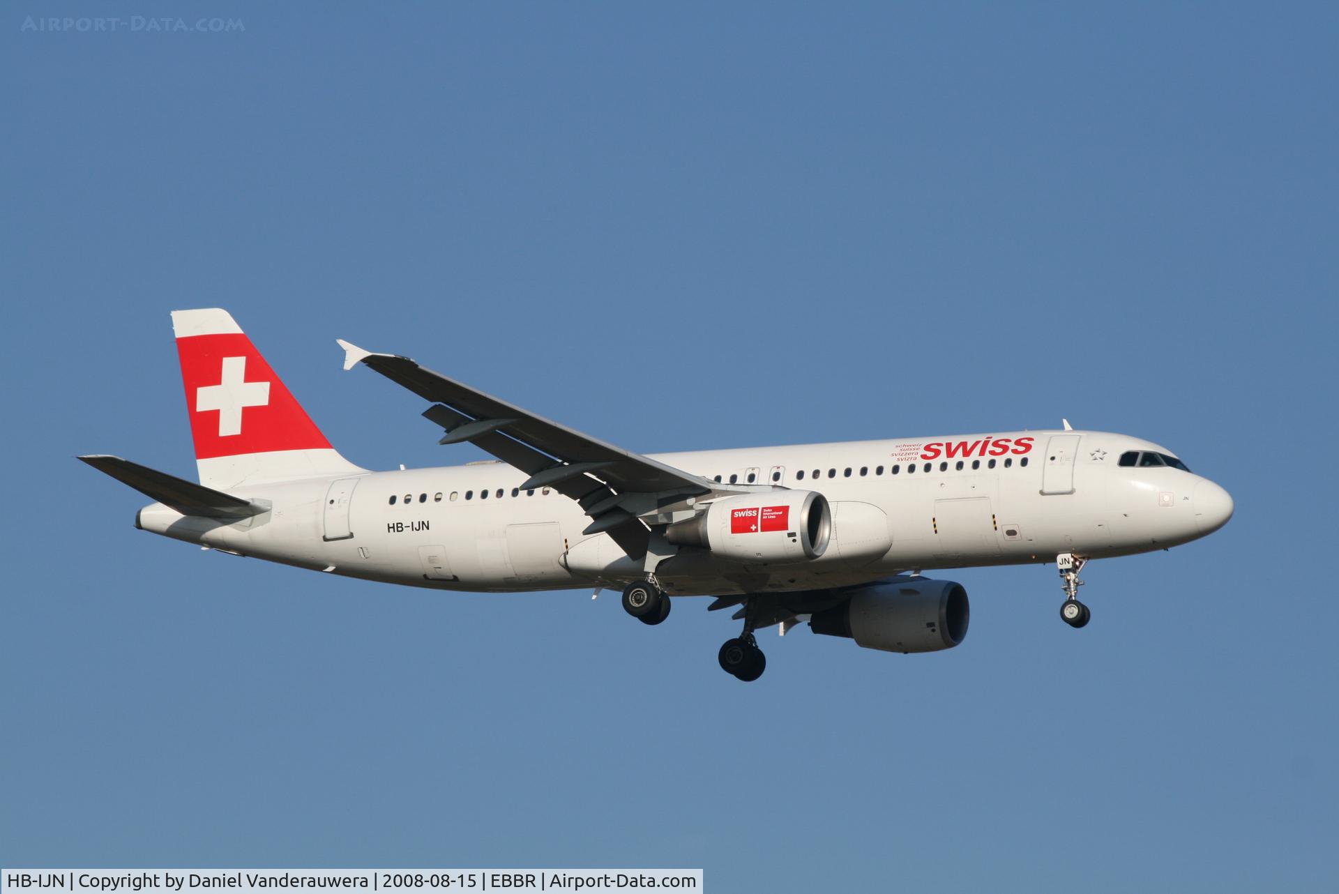 HB-IJN, 1996 Airbus A320-214 C/N 643, arrival of flight LX786 to rwy 02