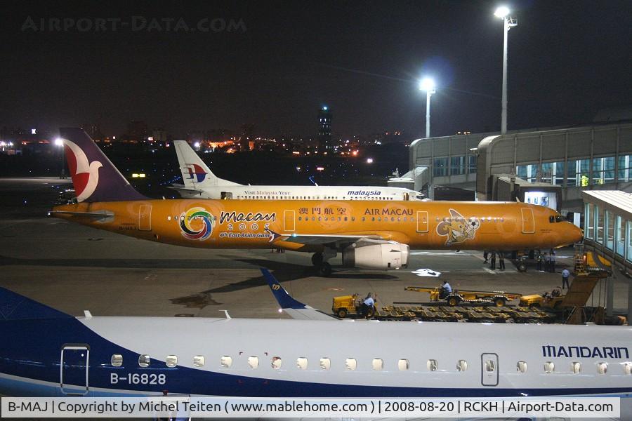 B-MAJ, 1998 Airbus A321-231 C/N 908, Air Macau flight NX667 waiting for its passengers to Macau