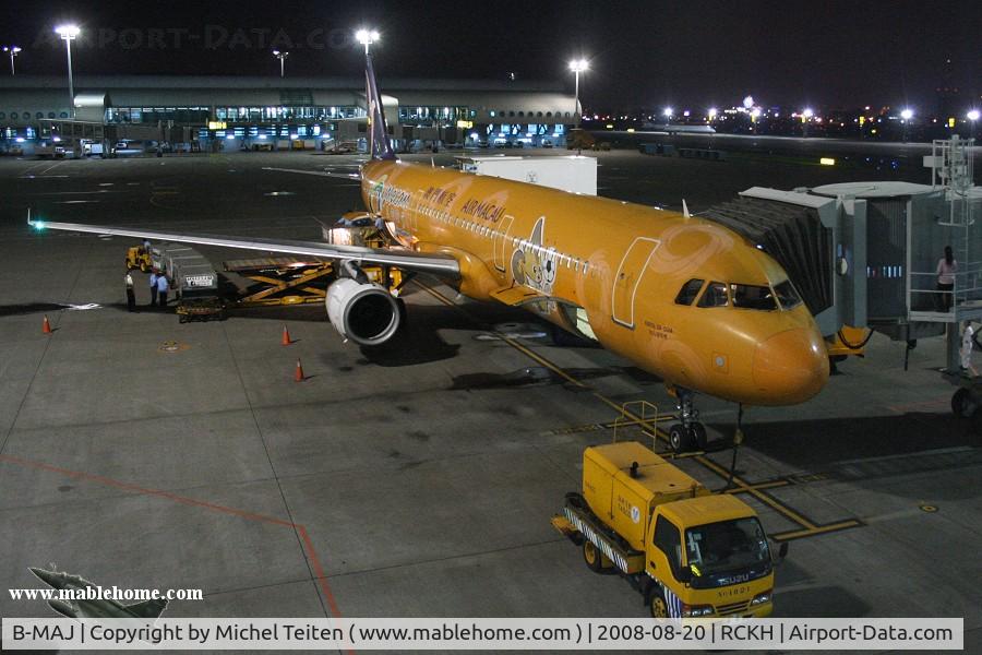 B-MAJ, 1998 Airbus A321-231 C/N 908, Air Macau flight NX667 waiting for its passengers to Macau
