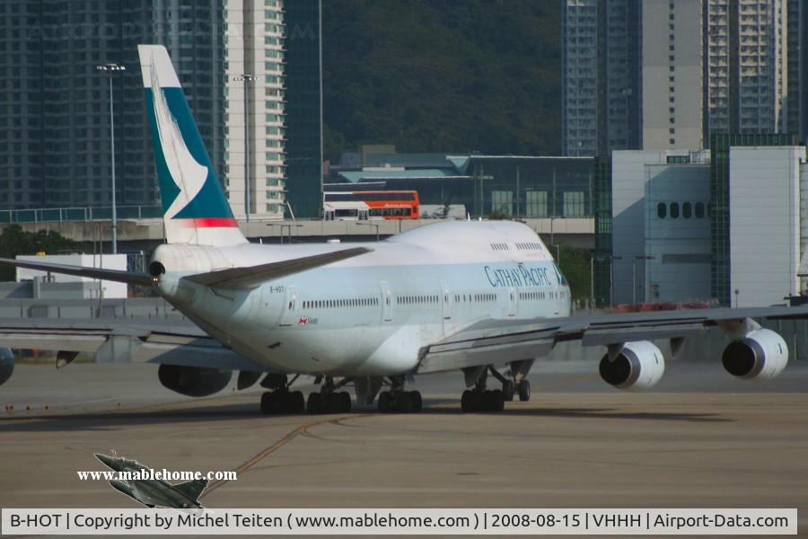 B-HOT, 1990 Boeing 747-467 C/N 24851, Cathay Pacific lining up for take-off
