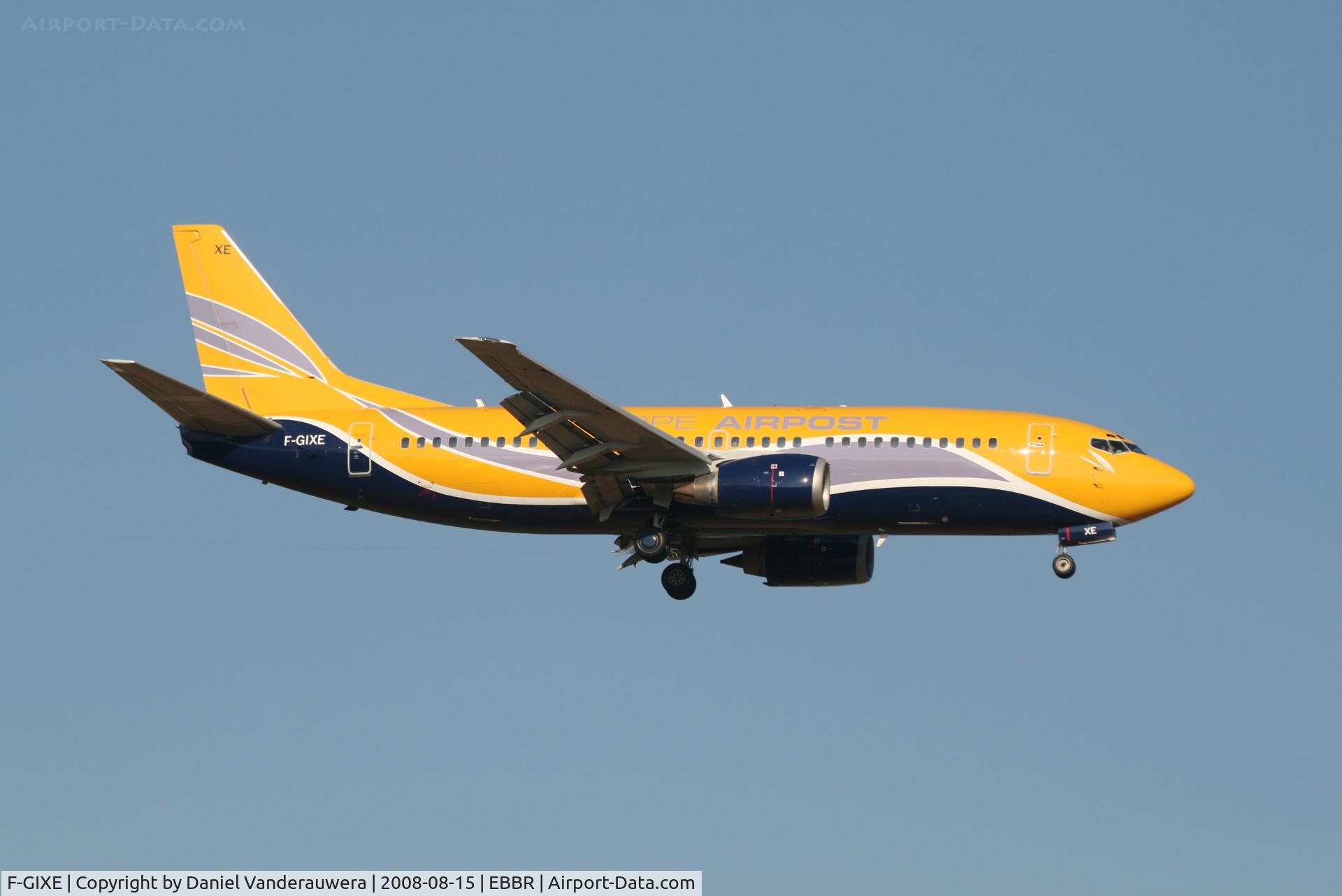 F-GIXE, 1992 Boeing 737-3B3QC C/N 26850, flight SN3630 is descending to rwy 02