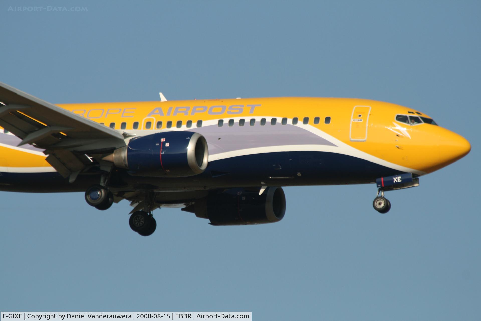 F-GIXE, 1992 Boeing 737-3B3QC C/N 26850, arrival of flight SN3630 to rwy 02