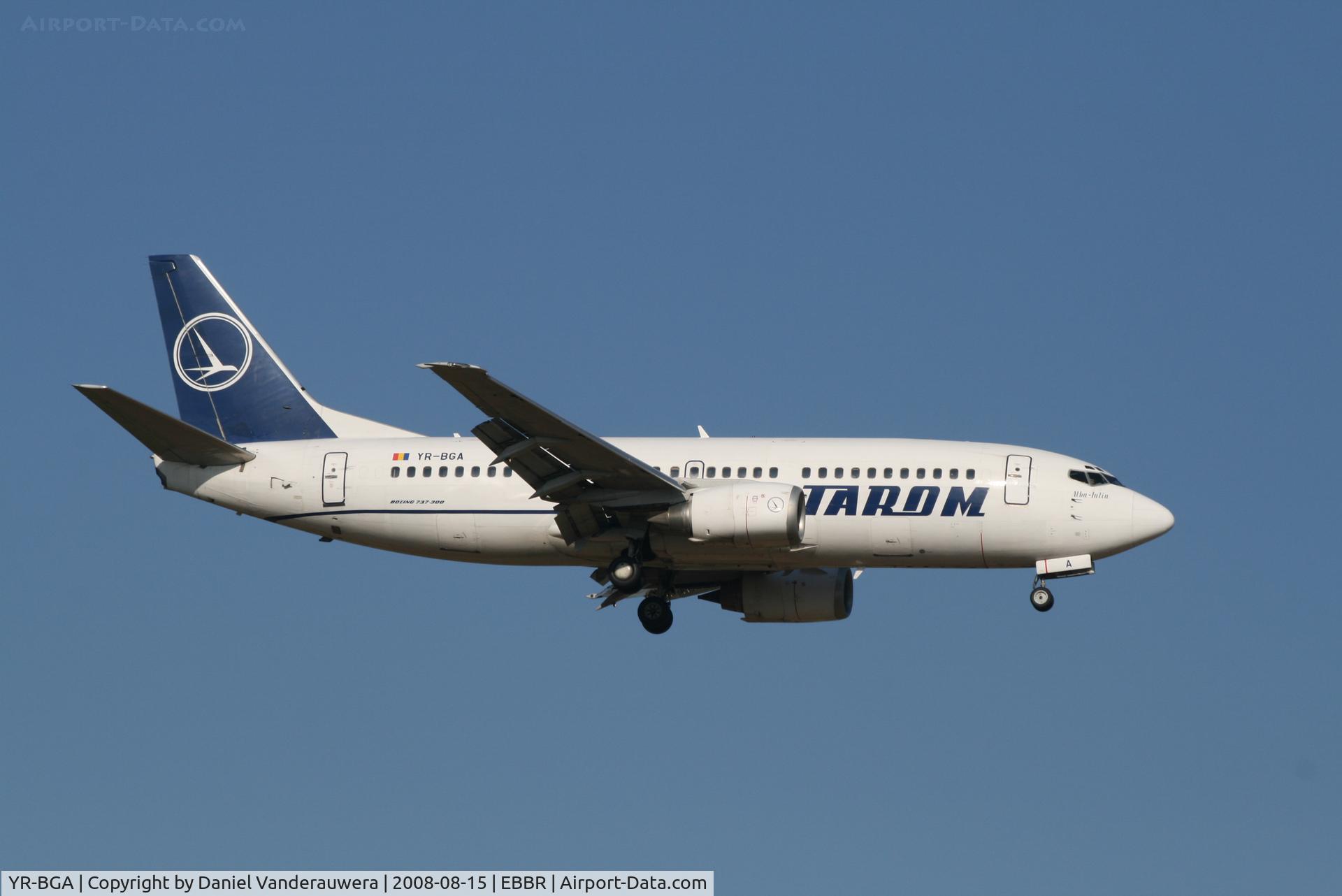 YR-BGA, 1993 Boeing 737-38J C/N 27179, flight RO371 is descending to rwy 02