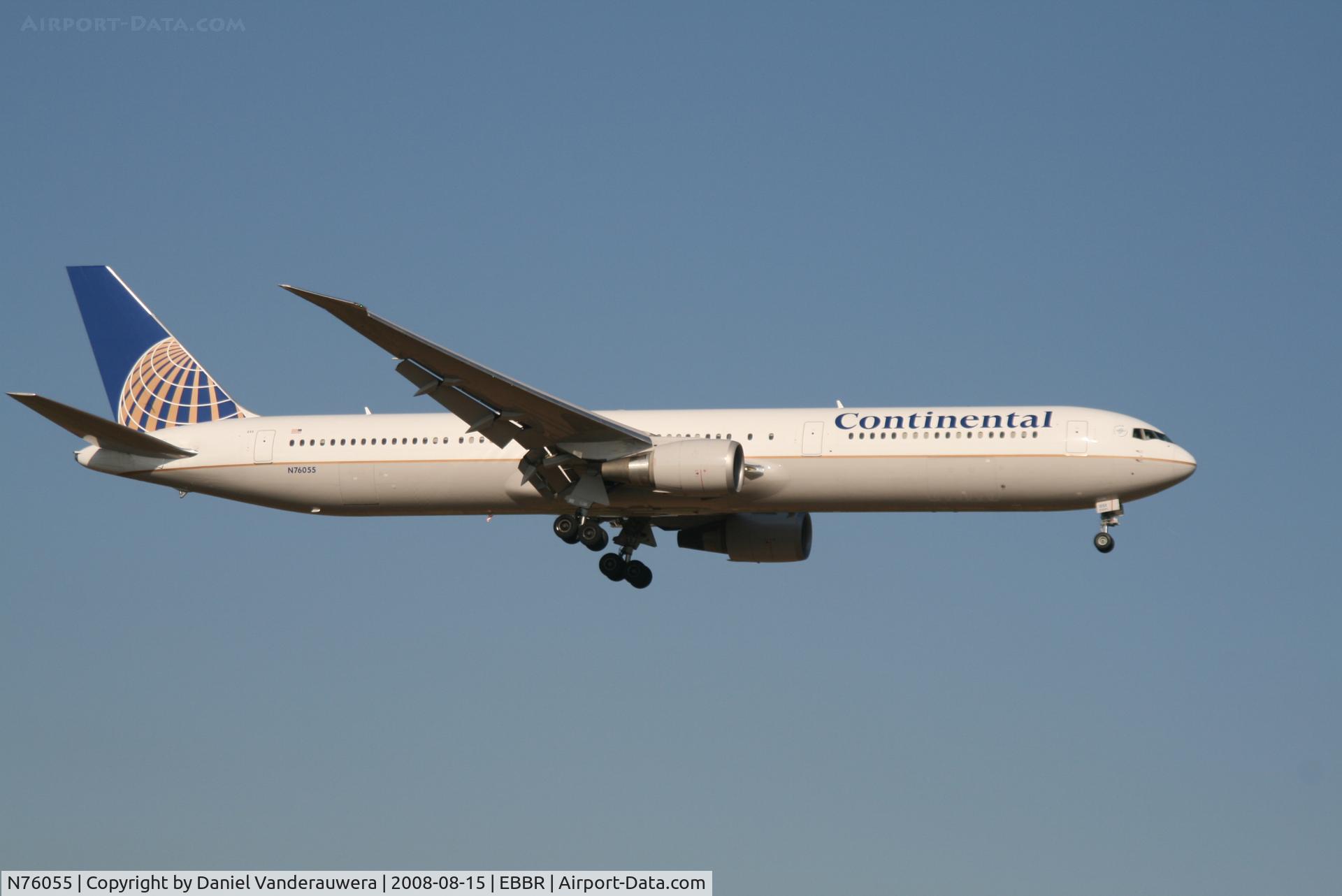 N76055, 2001 Boeing 767-424/ER C/N 29450, arrival of flight CO060 to rwy 02