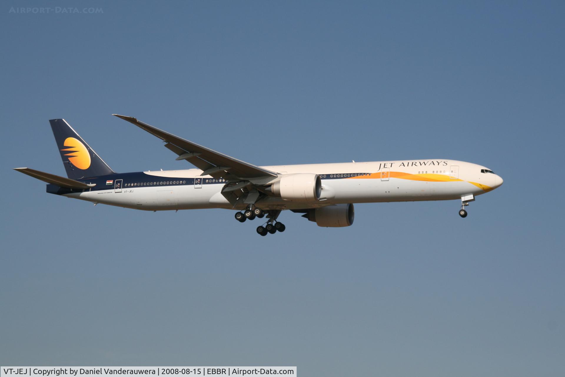 VT-JEJ, 2007 Boeing 777-35R/ER C/N 35161, flight 9W227 is descending to rwy 02