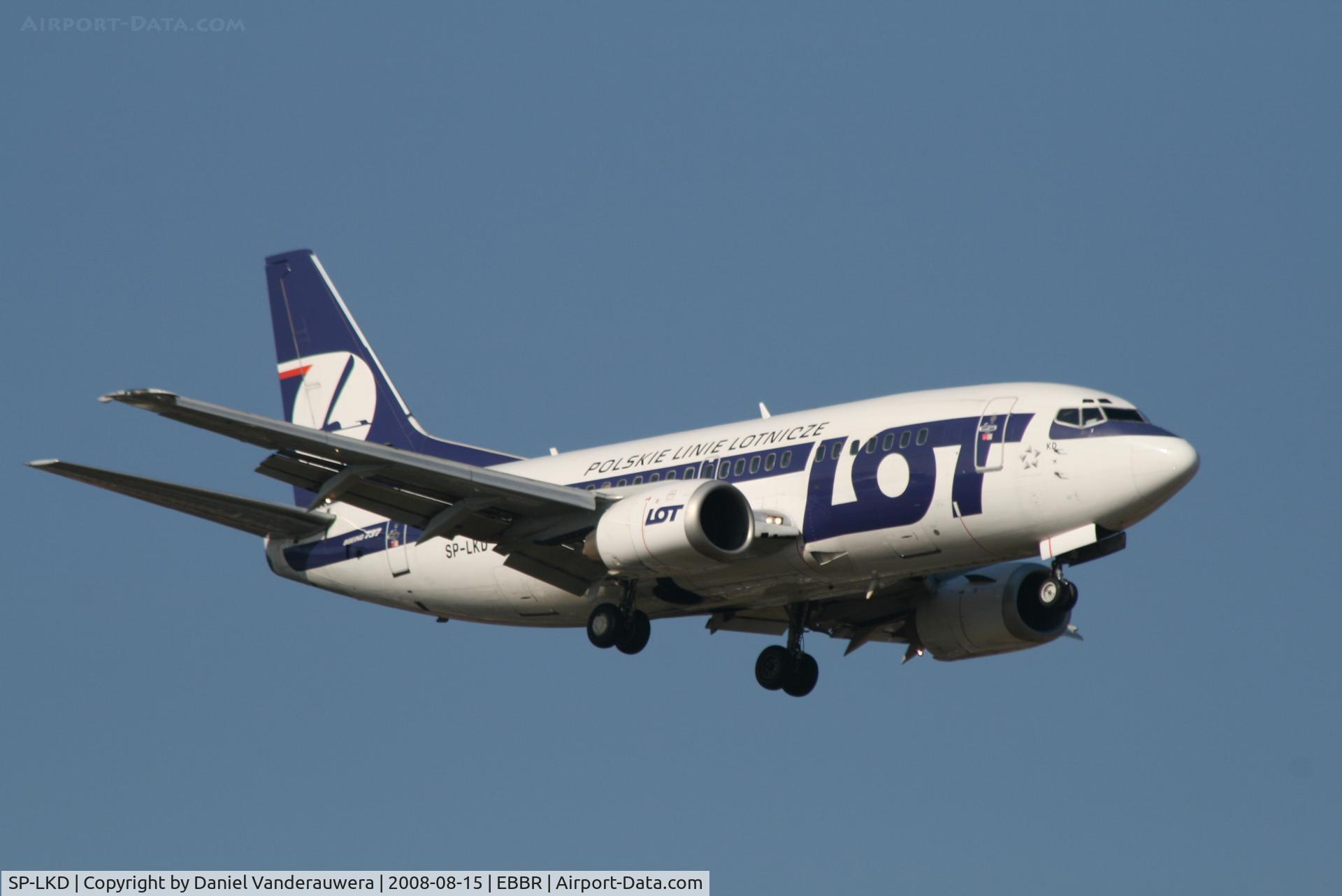 SP-LKD, 1992 Boeing 737-55D C/N 27419, arrival of flight LO235 to rwy 02