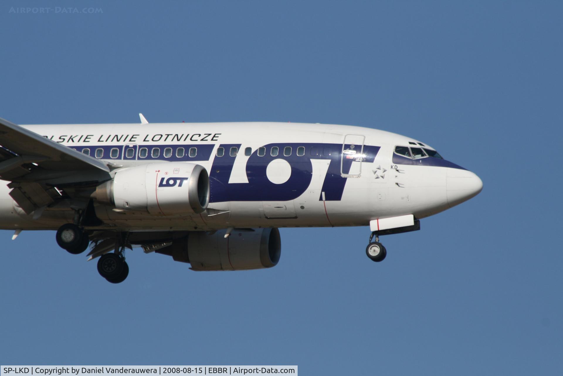 SP-LKD, 1992 Boeing 737-55D C/N 27419, descending to rwy 02