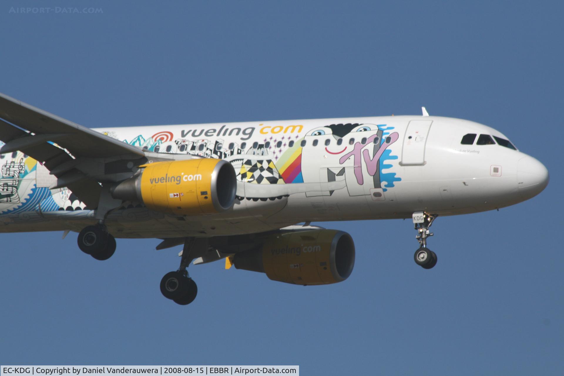 EC-KDG, 2007 Airbus A320-214 C/N 3095, arrival of flight VY5210 to rwy 02